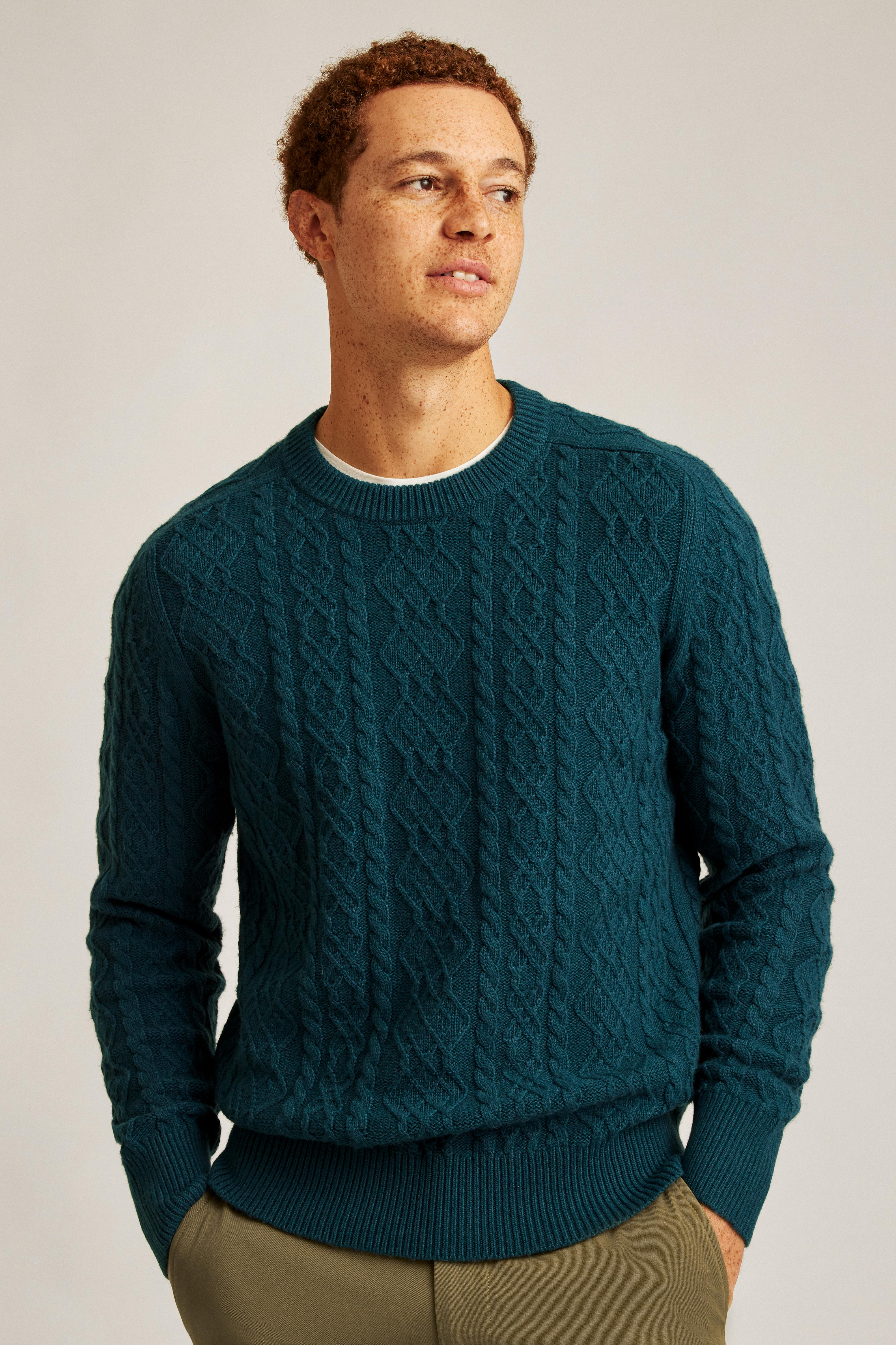 Midweight Crew Neck Cable Knit Sweater