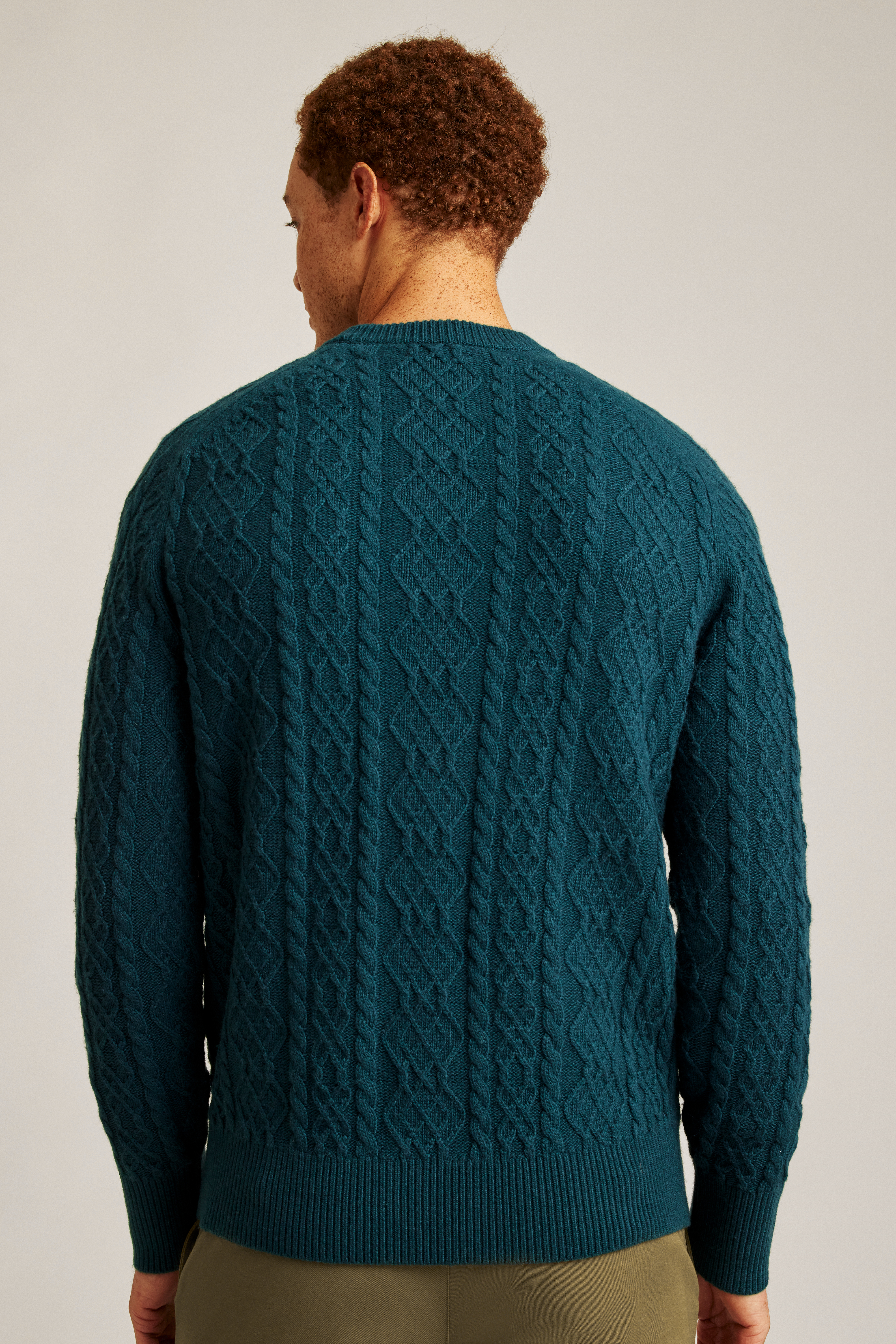 Midweight Crew Neck Cable Knit Sweater