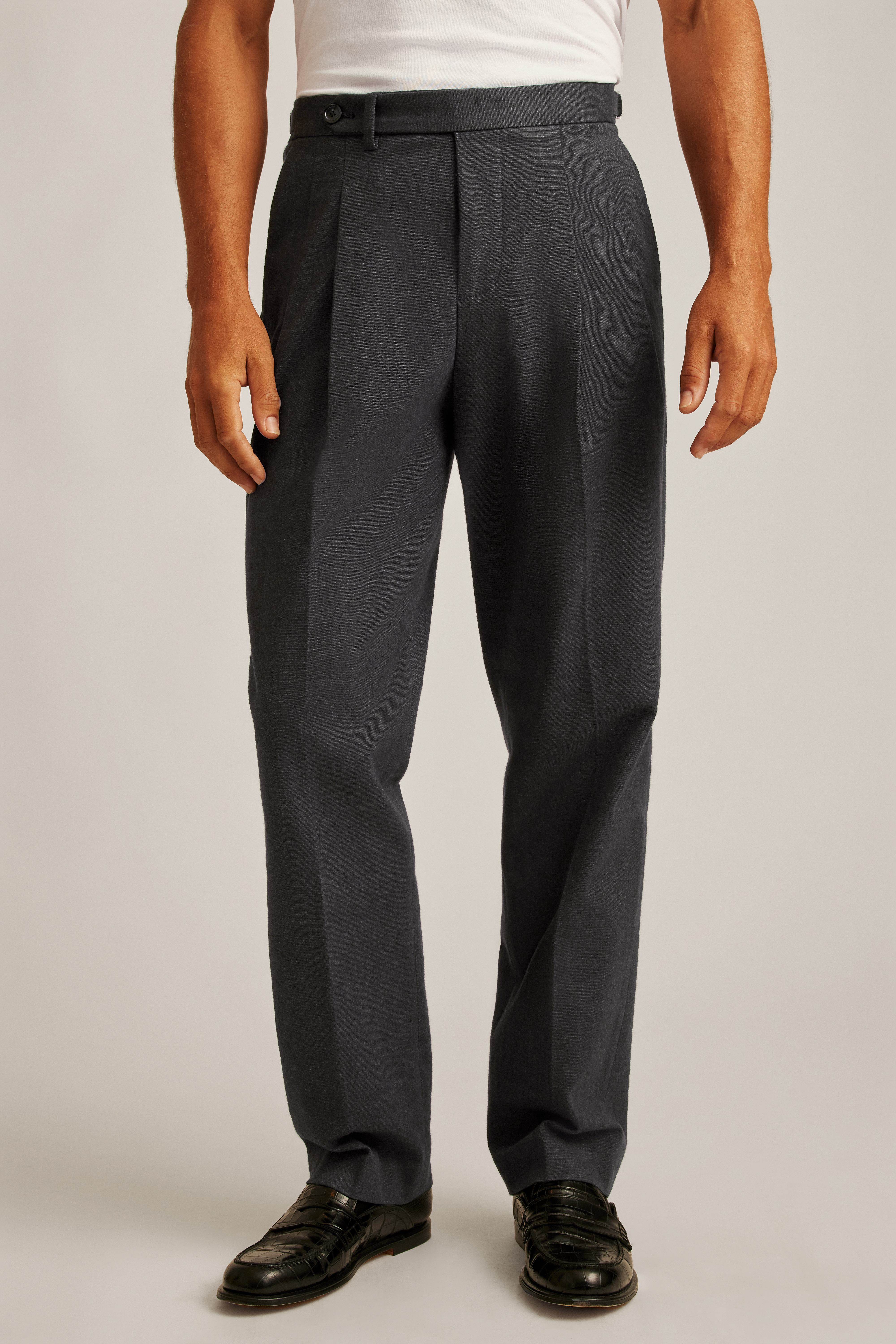 Pleated Stretch Chinos