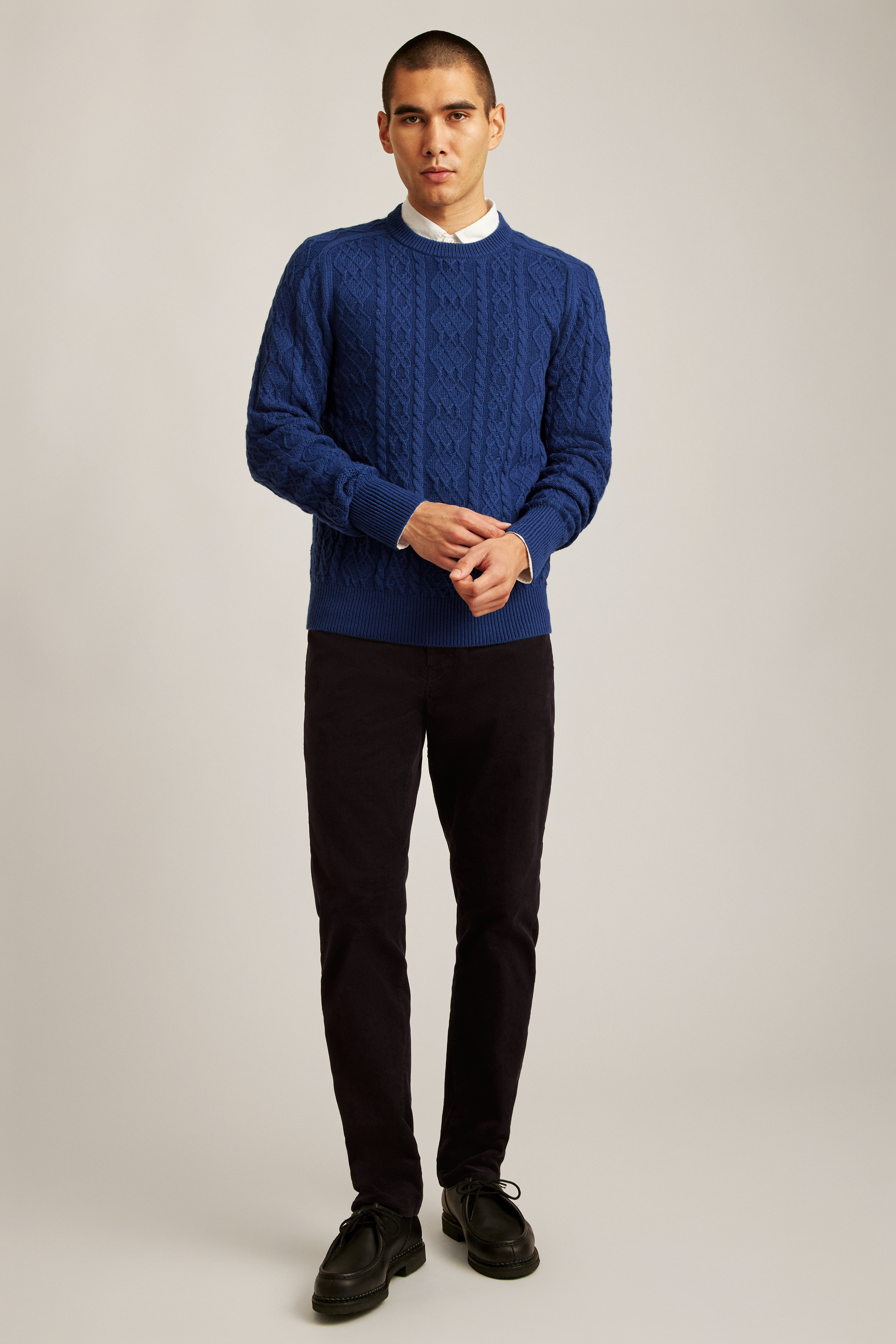 Midweight Crew Neck Cable Knit Sweater